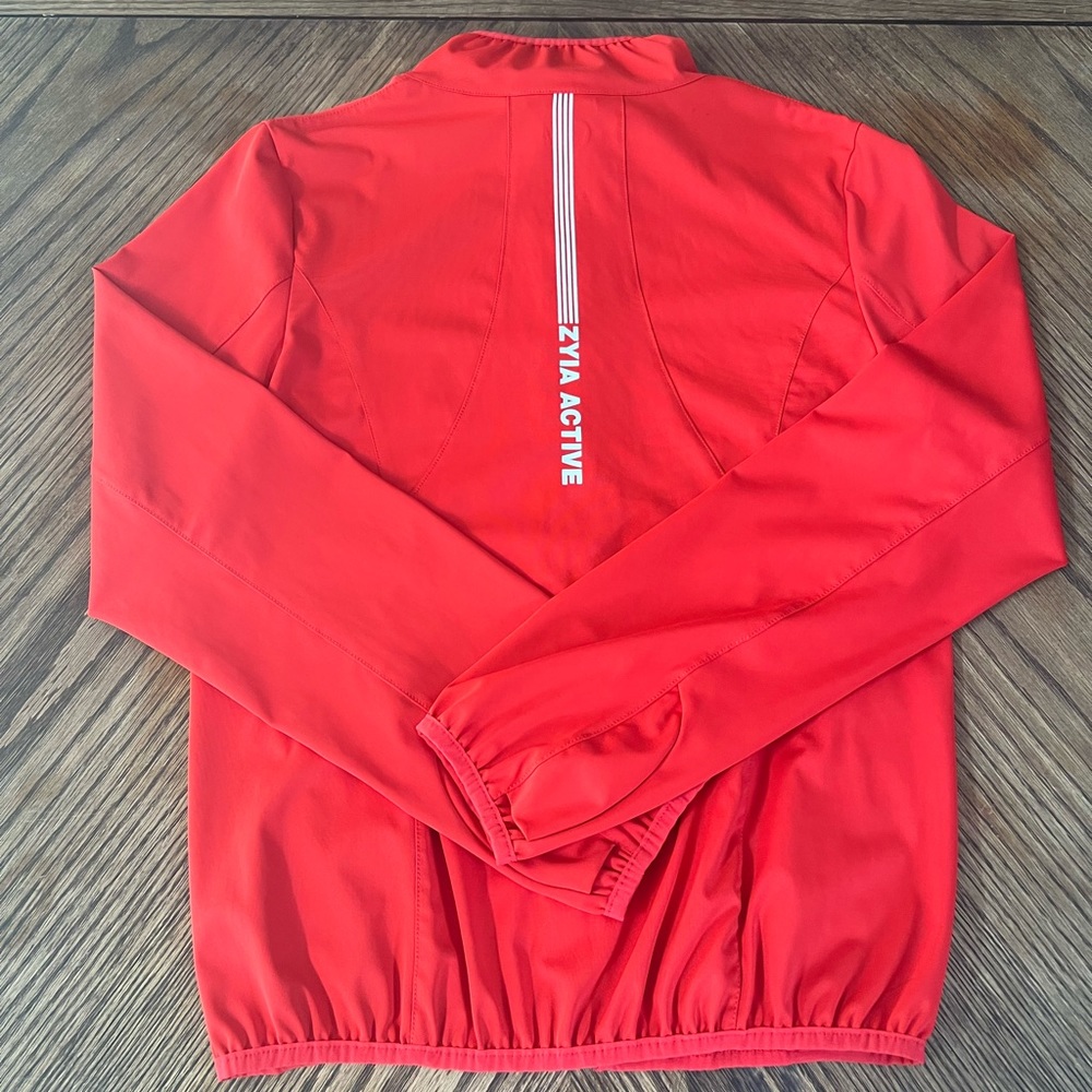 Light weight breathable, running windbreaker.